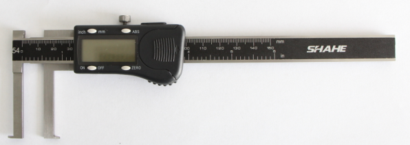 Digital caliper with groove in the blade